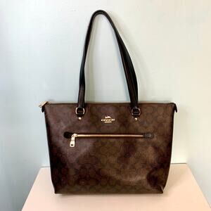 Coach Gallery Tote In Signature Canvas